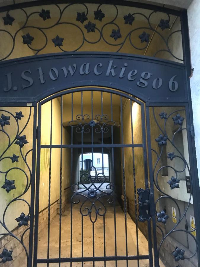 Noclegi Na Slowackiego 6 Walbrzych Exterior photo